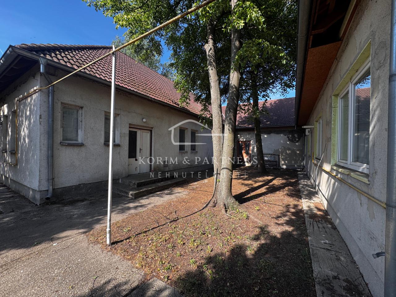 Budova s potenciálom pre podnikanie, 581 m² úžitkovej plochy, CHOTÍN – fotka 2