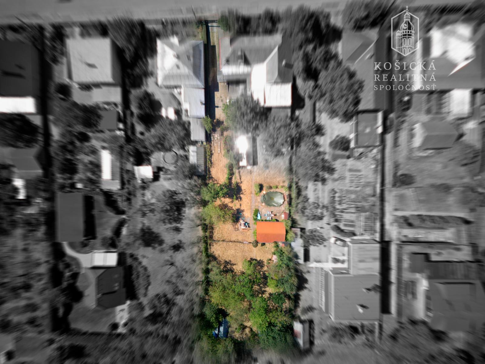 Stavebný pozemok 908 m² + podiel na prístupe na Bystrickej ulici – Košice, Pereš – fotka 2