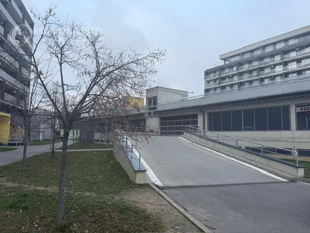 Na predaj 2 parkovacie miesta Parkovací dom Považská