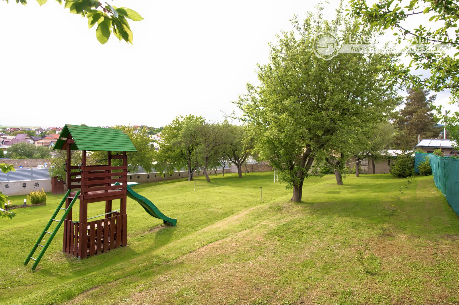 Atraktívny multifunkčný pozemok (1748 m2) v Levoči – fotka 2