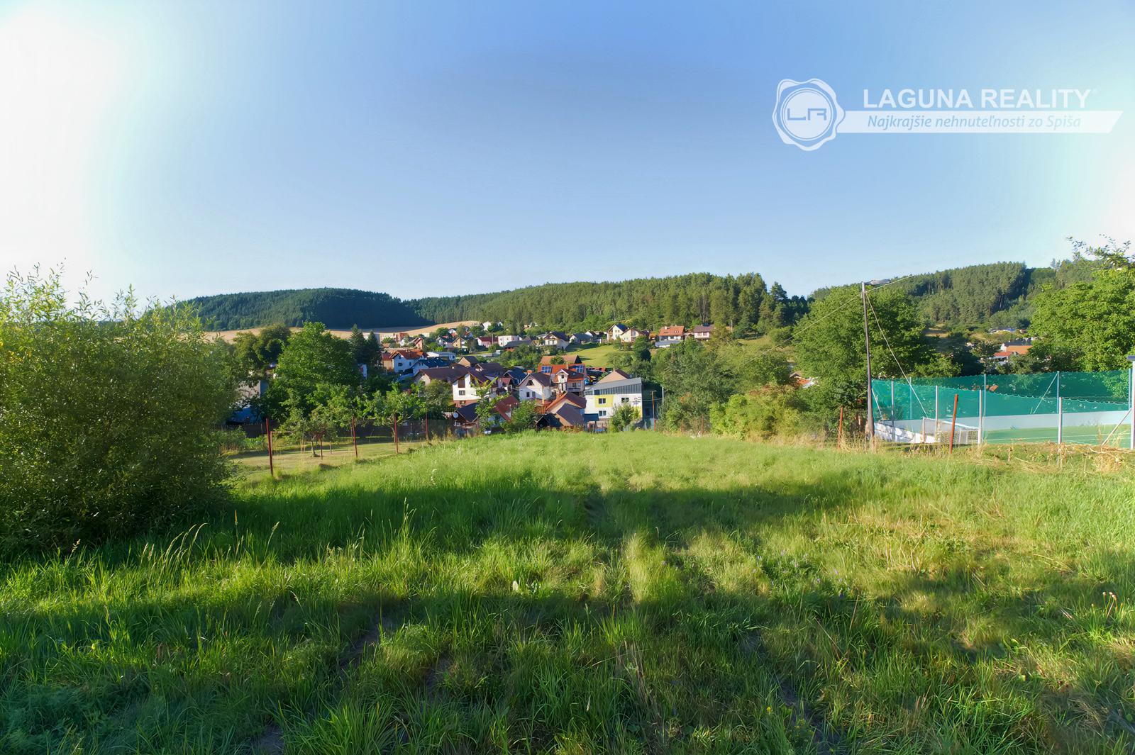 Stavebný pozemok (1 251 m²) s IS, dvojitým prístupom a výhľadom, Dravce
