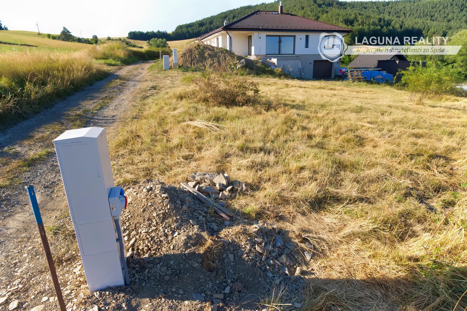Stavebný pozemok (1000 m2) na križovatke ciest Čenčice – fotka 2