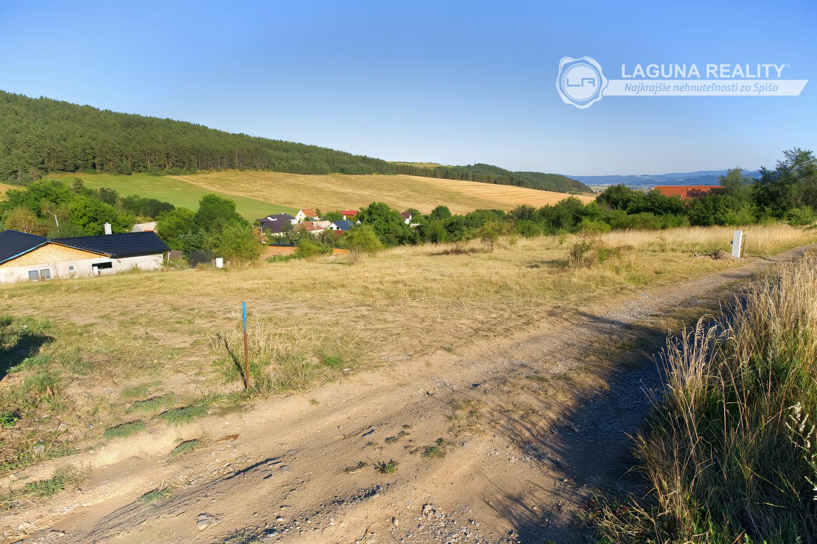 Stavebný pozemok (1000 m2) na križovatke ciest Čenčice