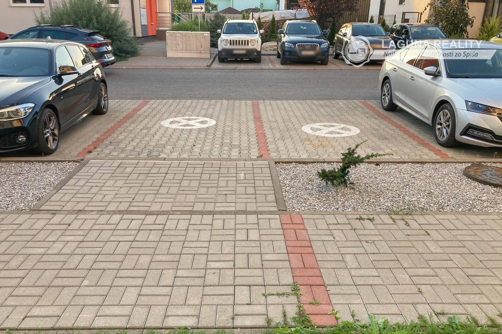 Parkovacie státie, Nám. Iglovia Sp. Nová Ves – fotka 2