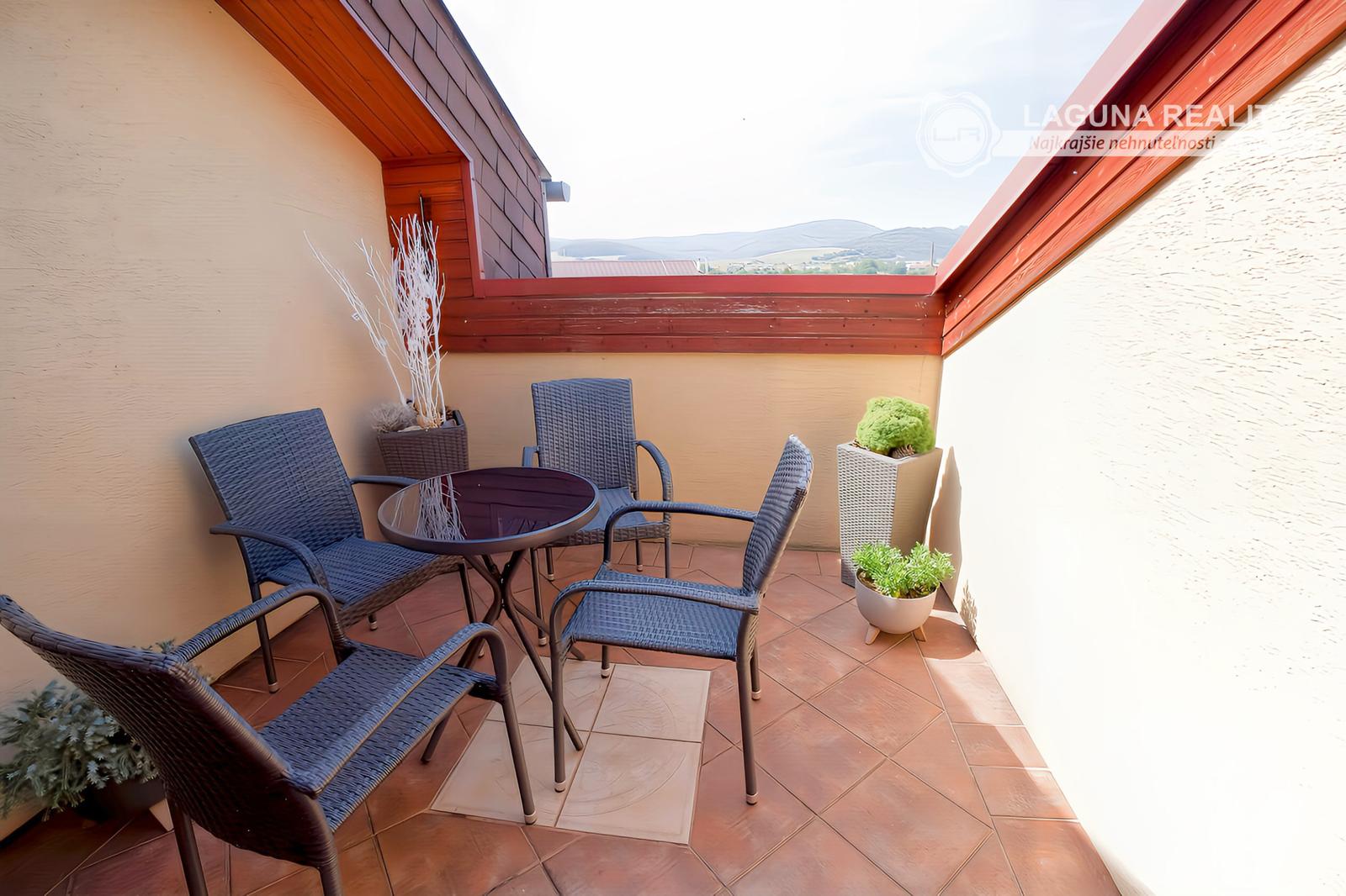 Atraktívny 4-izbový podkrovný byt (120 m2) s terasou Sp. Nová Ves – fotka 2
