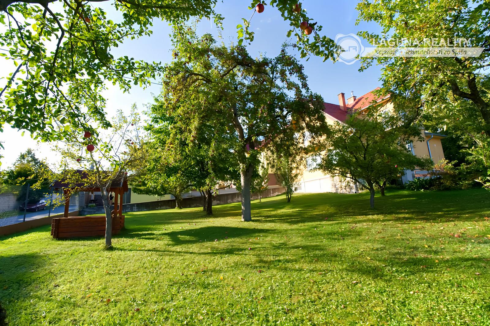 Atraktívny meštiansky dom s veľkou záhradou v Levoči – fotka 2