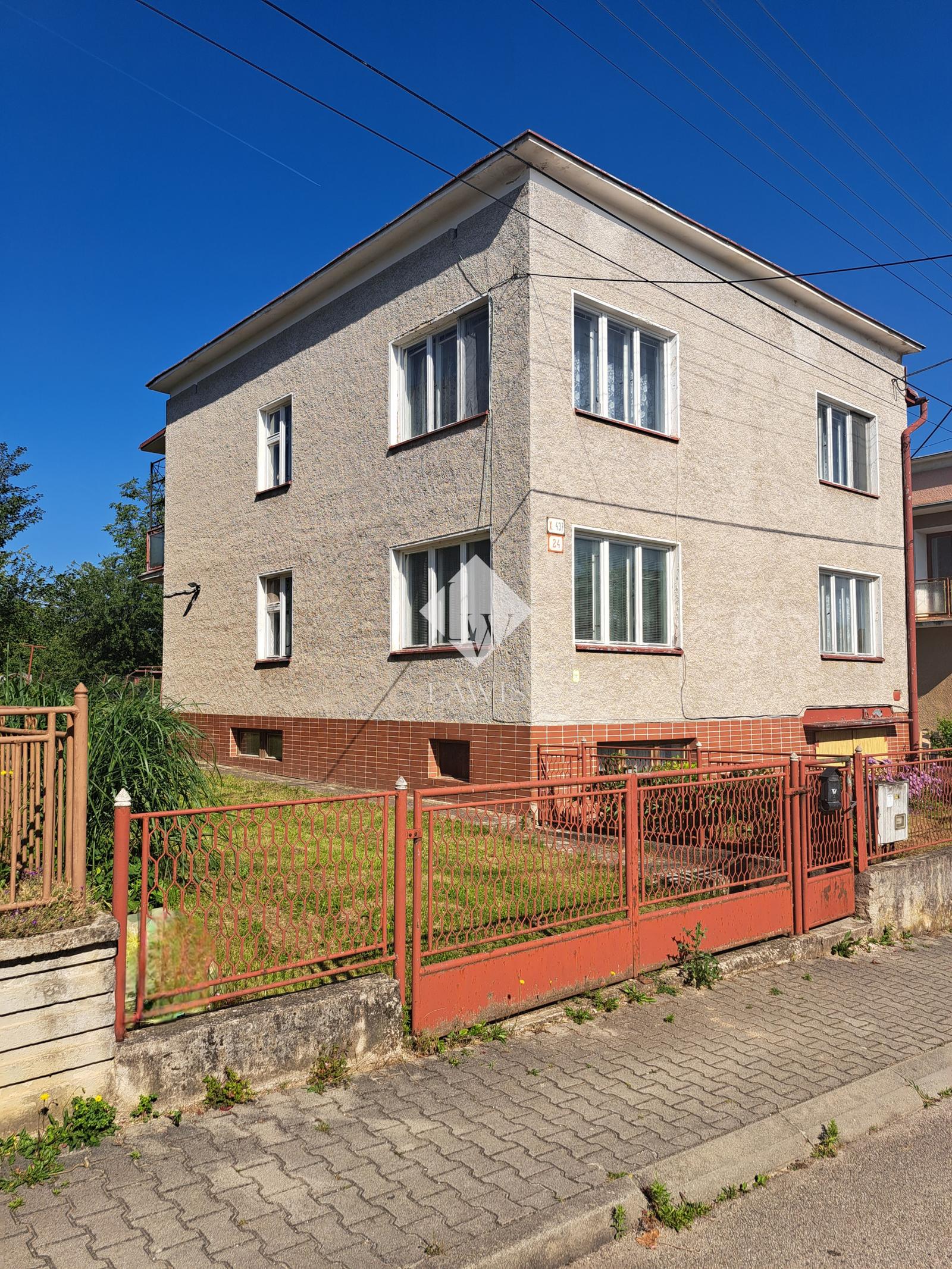 Priestranný rodinný dom s potenciálom – fotka 2