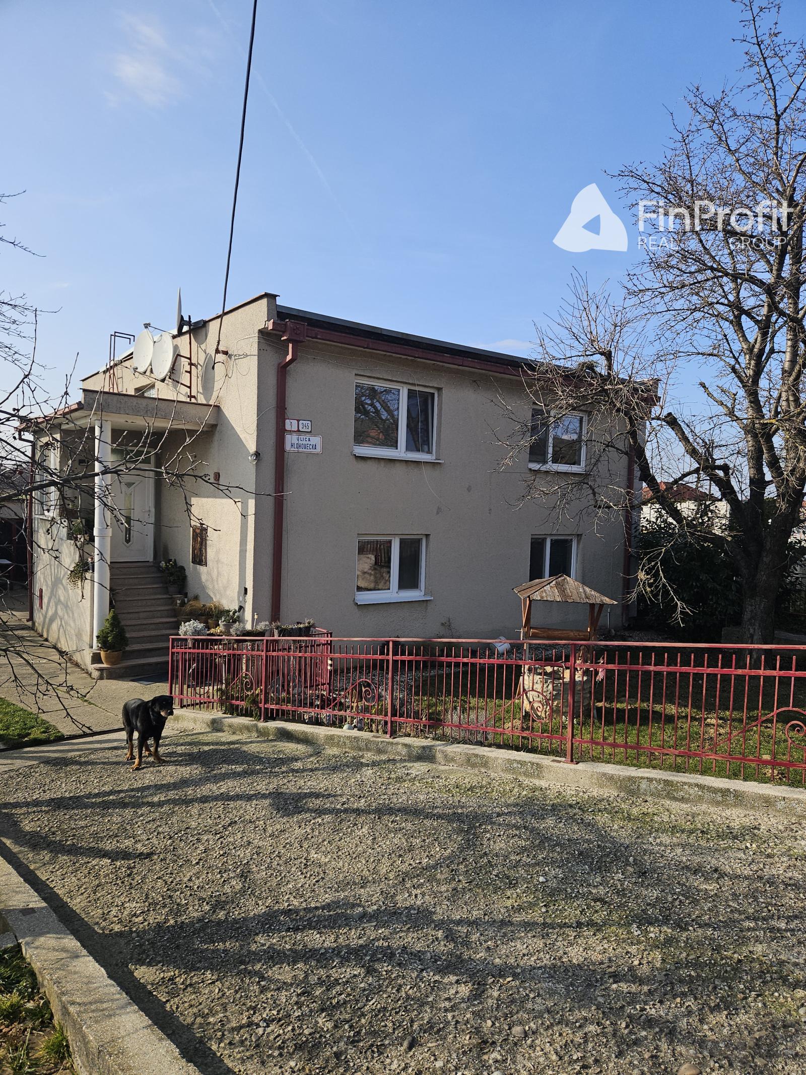 Priestranný rodinný dom s potenciálom dvojgeneračného bývania – Sokolovce pri Piešťanoch