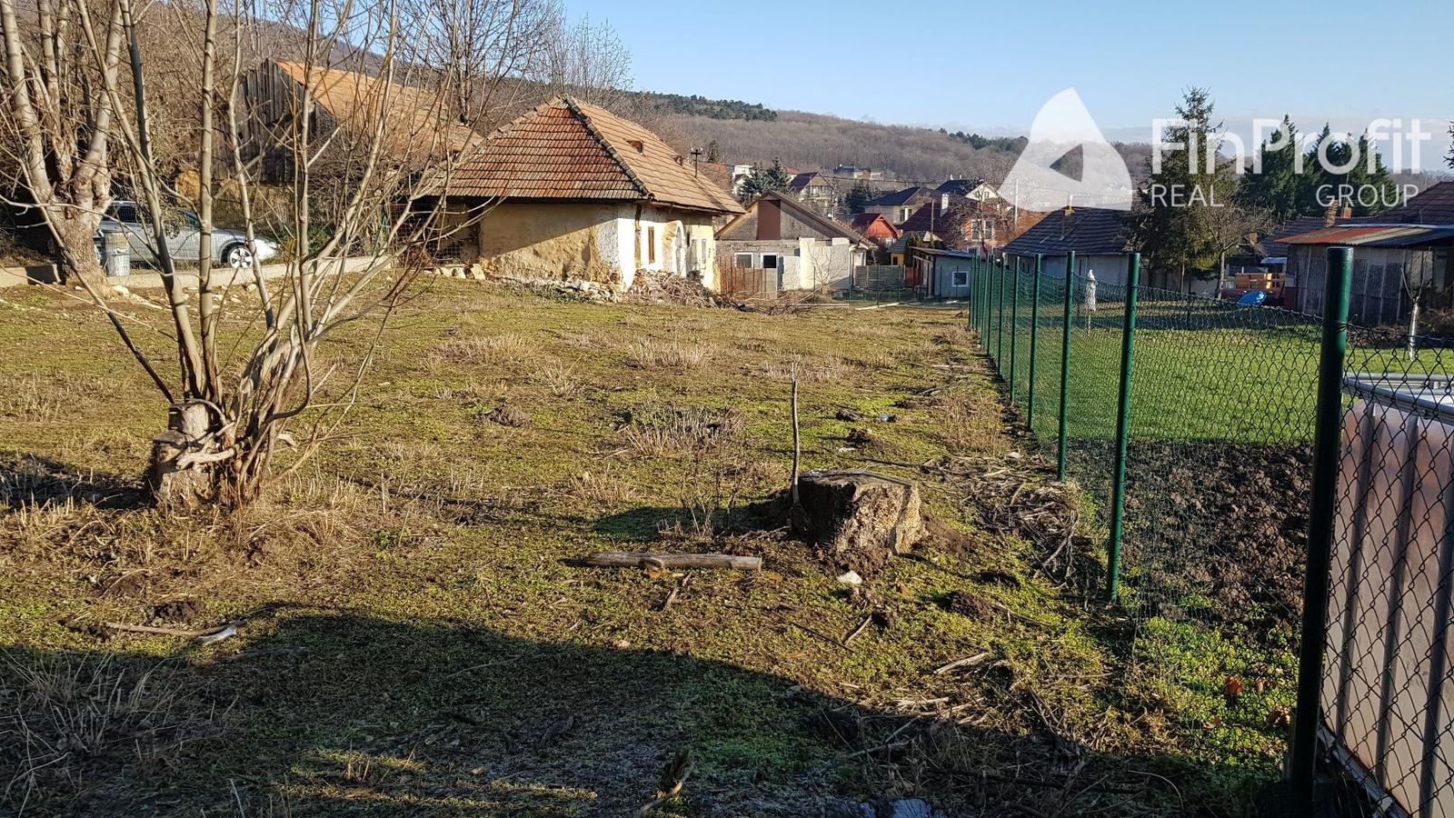 Predám stavebný pozemok Nitra - Štitáre.