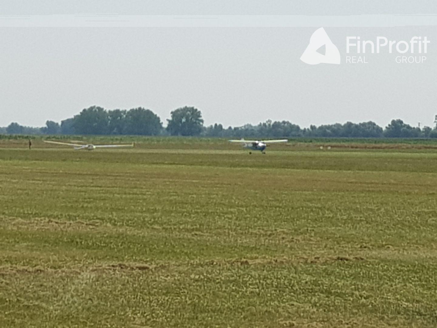 Predám pozemok na nitrianskom letisku v Janíkovciach. – fotka 2