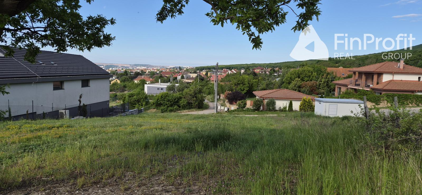 Predám stavebný pozemok - Nitrianske Hrnčiarovce 2671m2