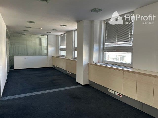 Uzavretý administratívny priestor na prenájom - 297 m2, Košická ul.