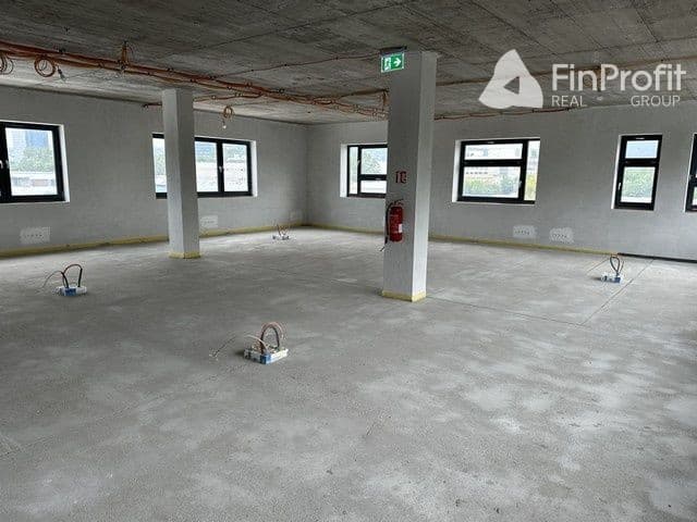 Kancelárske priestory s voliteľnou dispozíciou a skladom na prenájom - od 150 m2, Elektrárenská ul.