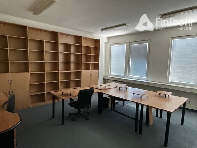 Kancelária s bezplatným parkovaním na prenájom - 54 m2, Rybničná ul.