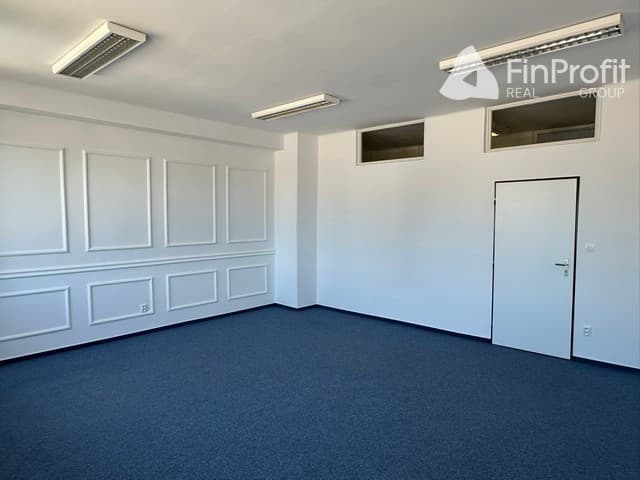 Kancelária s bezplatným parkovaním na prenájom - 36 m2, Rybničná ul. – fotka 2