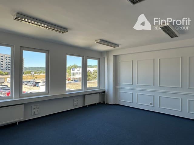 Kancelária s bezplatným parkovaním na prenájom - 36 m2, Rybničná ul.