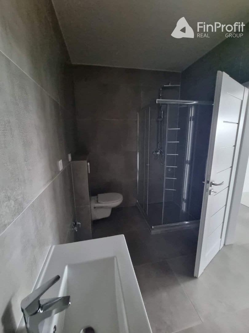 Skolaudované 3i byty v tehlovej novostavbe.