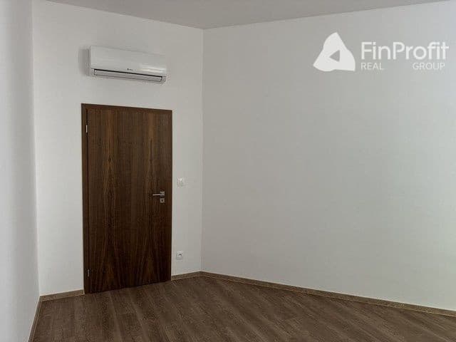 Kompletne zrekonštruovaný, klimatizovaný 4i byt na predaj - 102 m2, v Starom meste. – fotka 2
