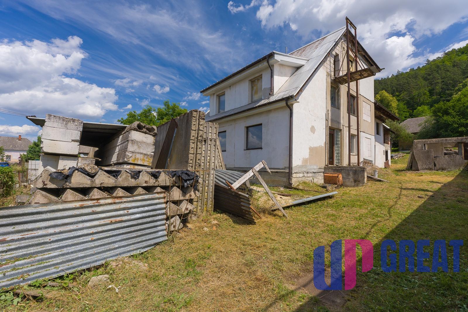 VEĽKÝ DOM, 2 422 m² POZEMKU A LES ZA ZÁHRADOU | HRACHOVIŠTE – fotka 2