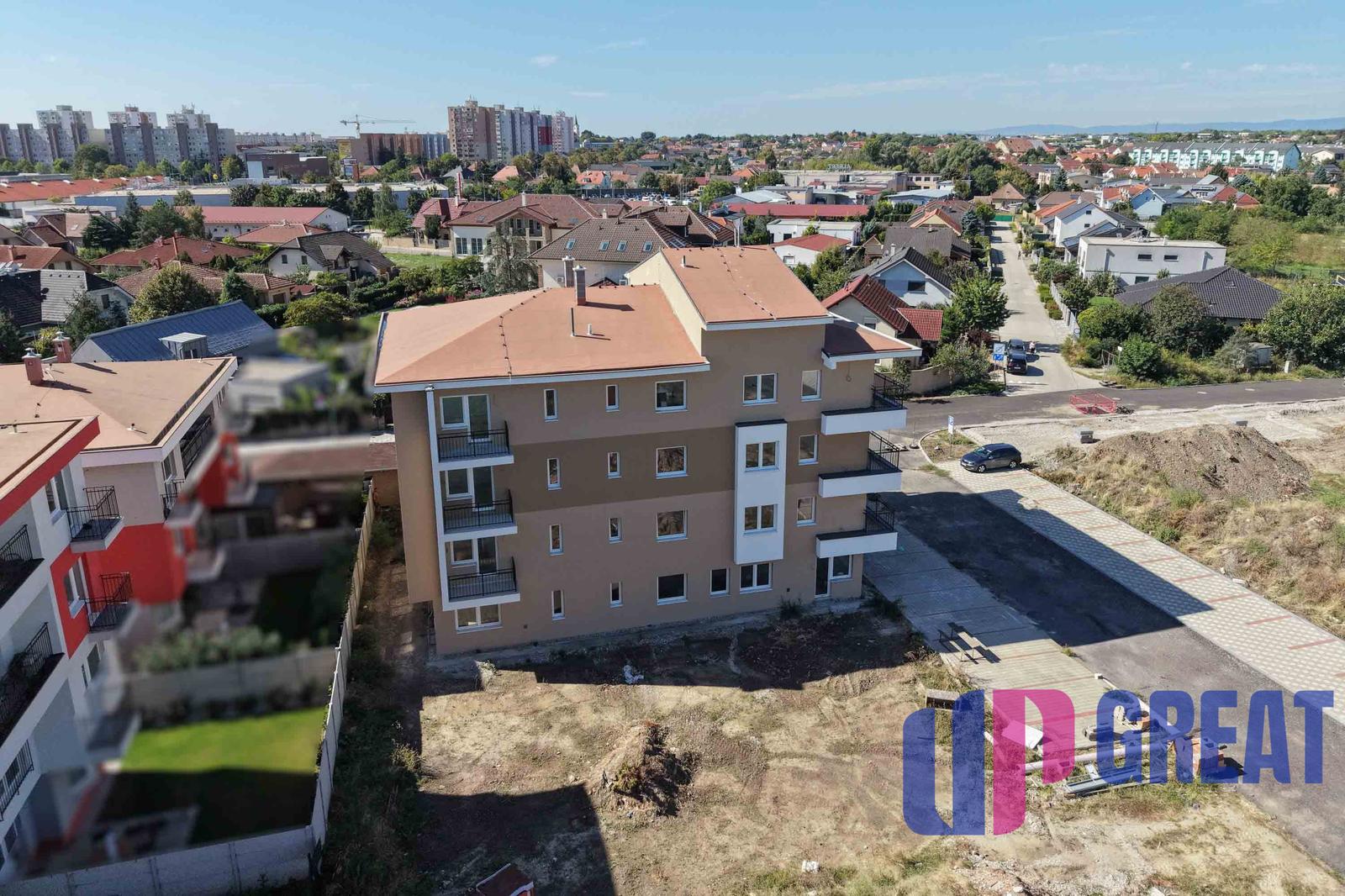 VILADOMY SENEC | NA PREDAJ 2-IZBOVÝ BYT SO SÚKROMNOU ZÁHRADKOU 20 m²