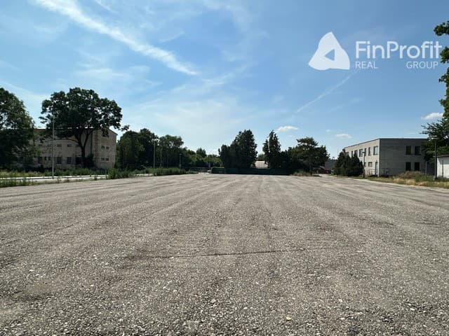 Spevnené komerčné plochy na prenájom - 4.724 m2, Poľovnícka ul.