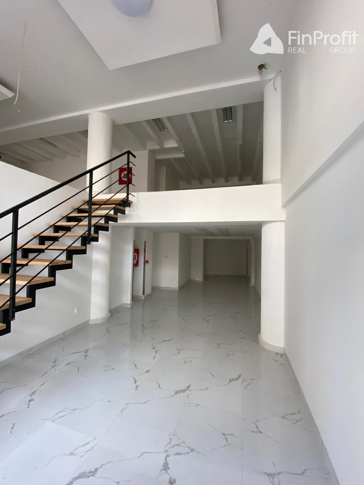 Obchodný priestor v centre mesta na prenájom - 97 m2, Štúrova ul.