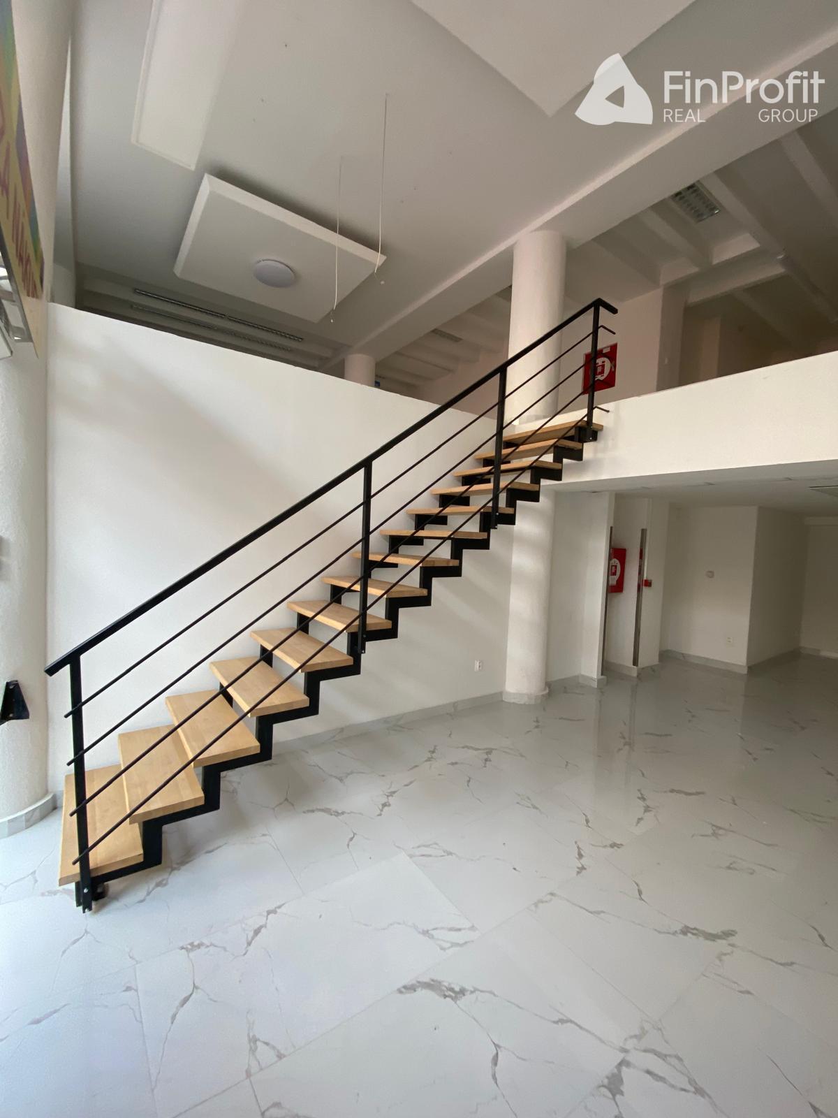 Obchodný priestor v centre mesta na prenájom - 97 m2, Štúrova ul. – fotka 2