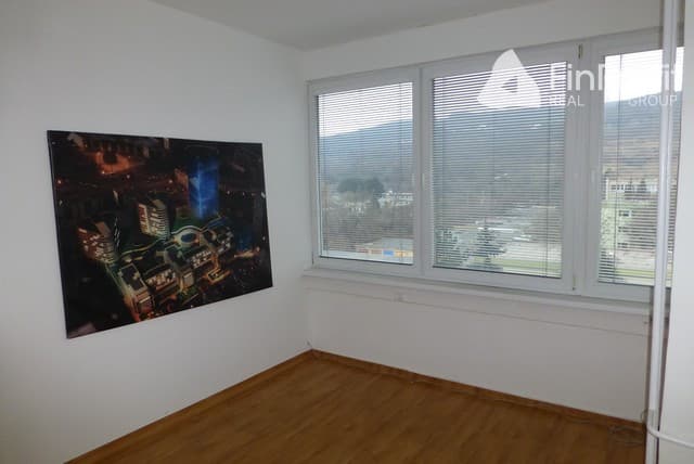 Trojkancelária s parkovacím miestom zdarma - 44,36 m2