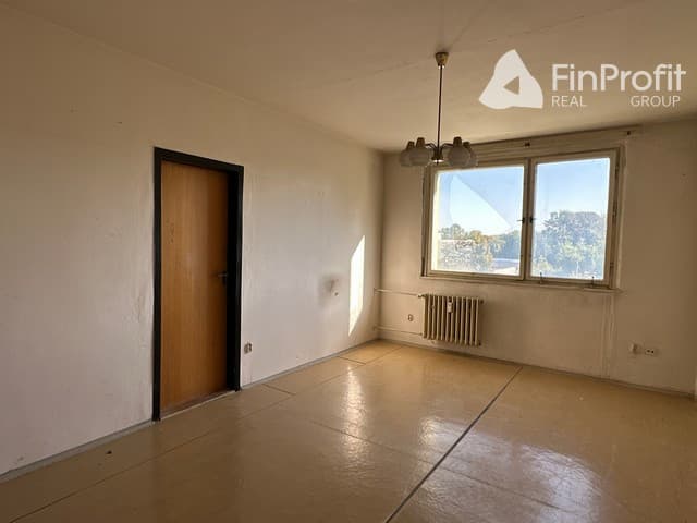 REZERVOVANÉ - 3-izbový byt v pôvodnom stave, lodžia - 69 m2, ul. Mamateyova
