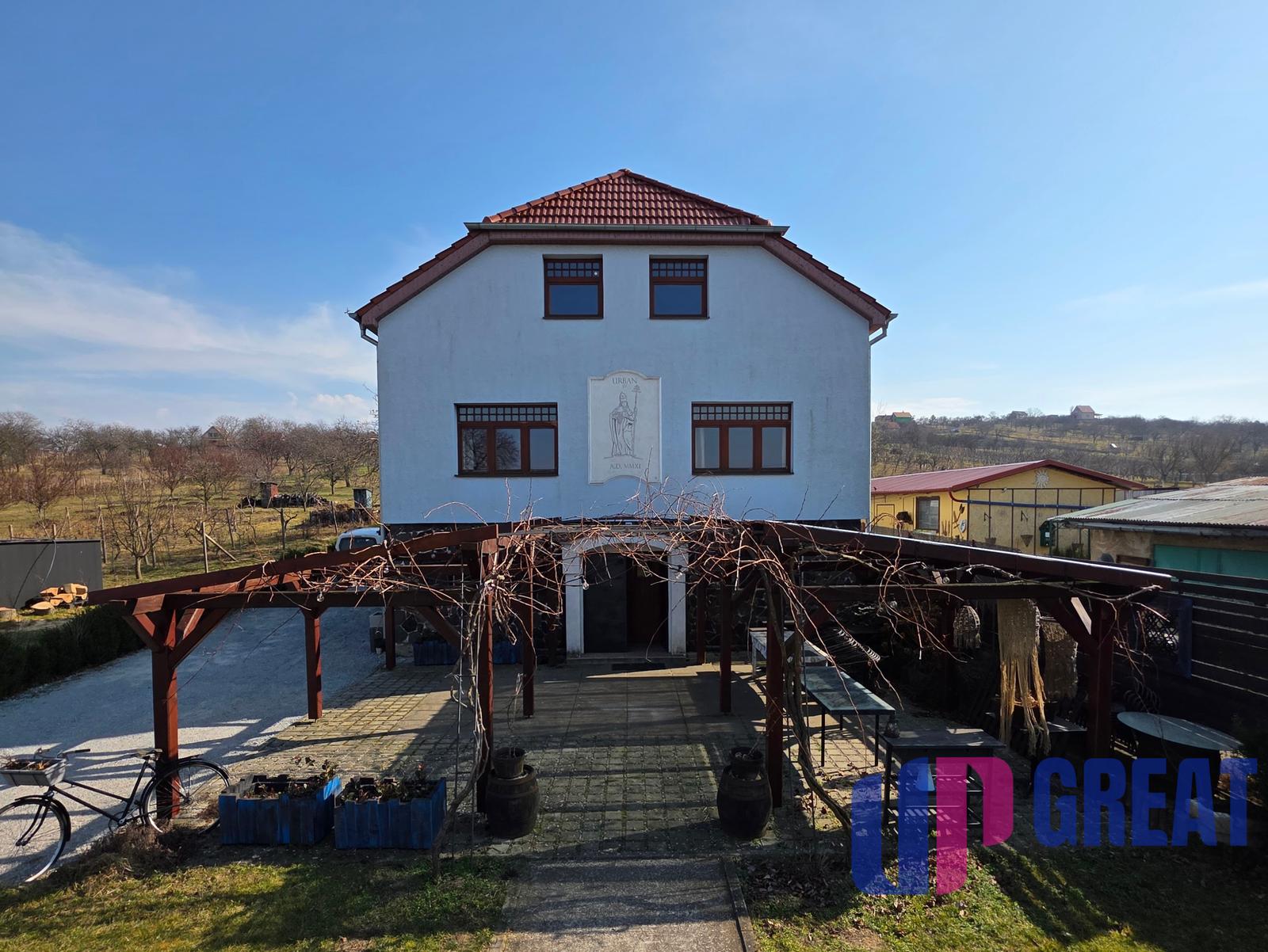 EXKLUZÍVNE NA PREDAJ — Vinohradnícky dom u sv. Urbana, Skalica.