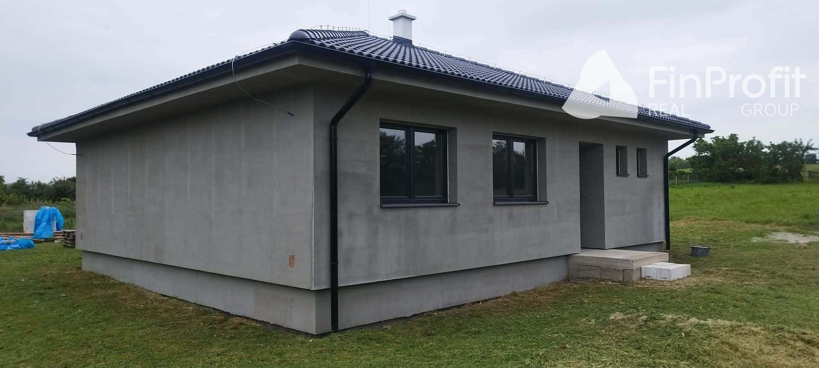 NOVOSTAVBA 4-IZBOVÉHO DOMU, POZEMOK 641 m² – fotka 2
