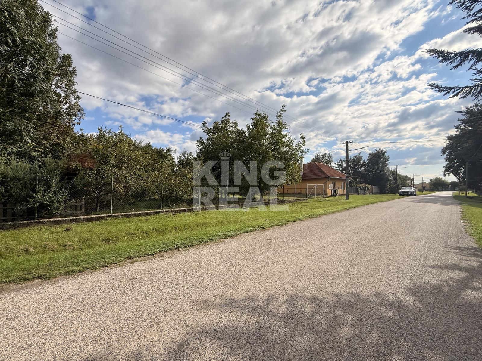 Pozemok 1055 m² – obec Lok – fotka 2