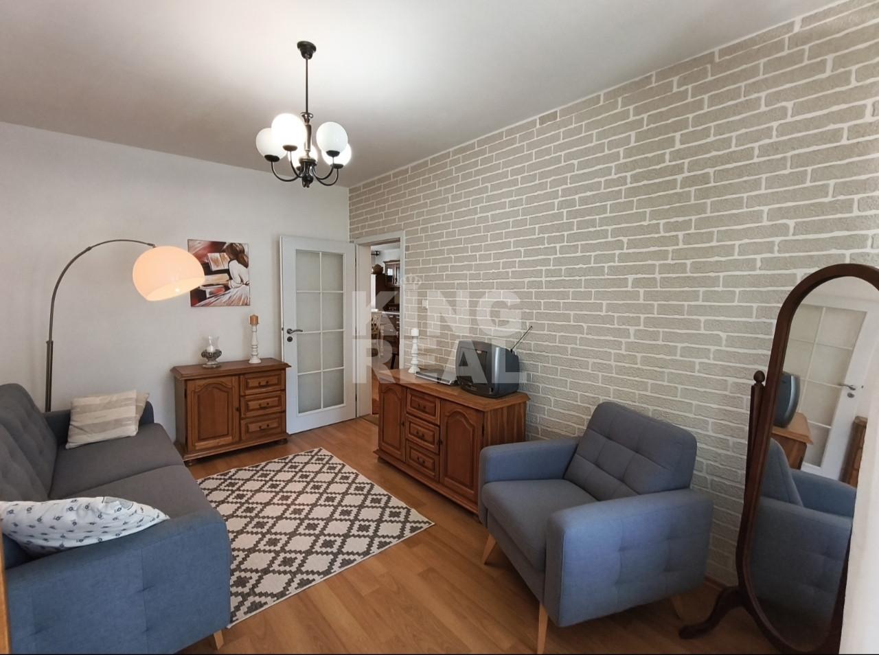 Elegantný 2-izbový byt s lodžiou v Nových Zámkoch – 61 m² – fotka 2