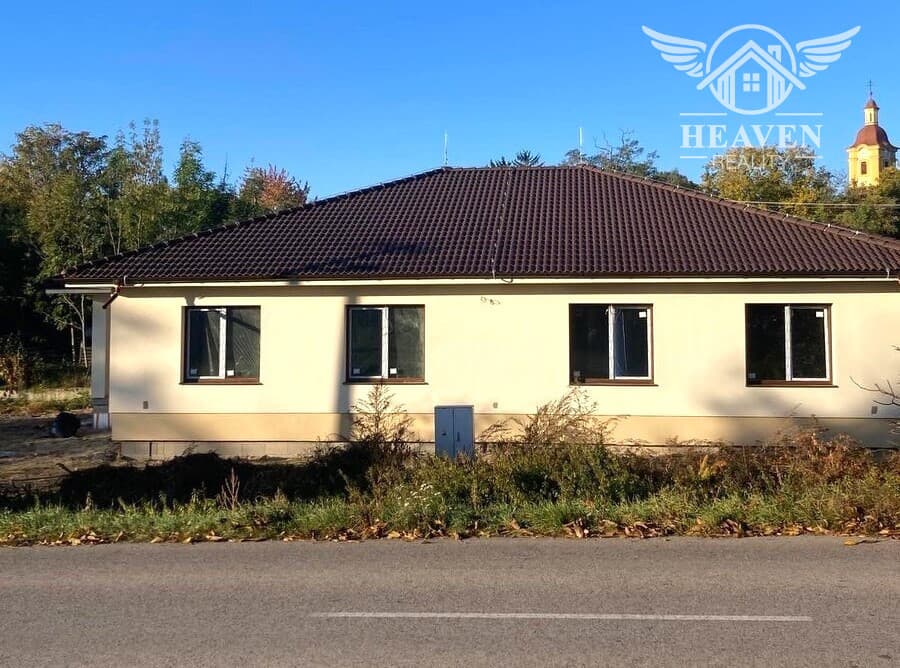 Moderný rodinný dom s veľkorysým pozemkom vo Veľkých Ludinciach