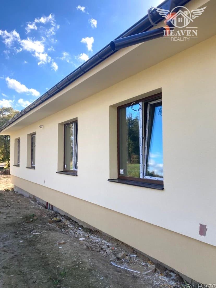 Moderný rodinný dom s veľkorysým pozemkom vo Veľkých Ludinciach – fotka 2