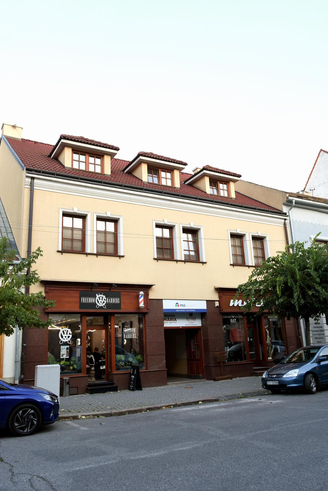 🏢 NA PREDAJ | OBJEKT S OBCHODNÝMI PRIESTORMI A BYTMI 🏢 – fotka 2