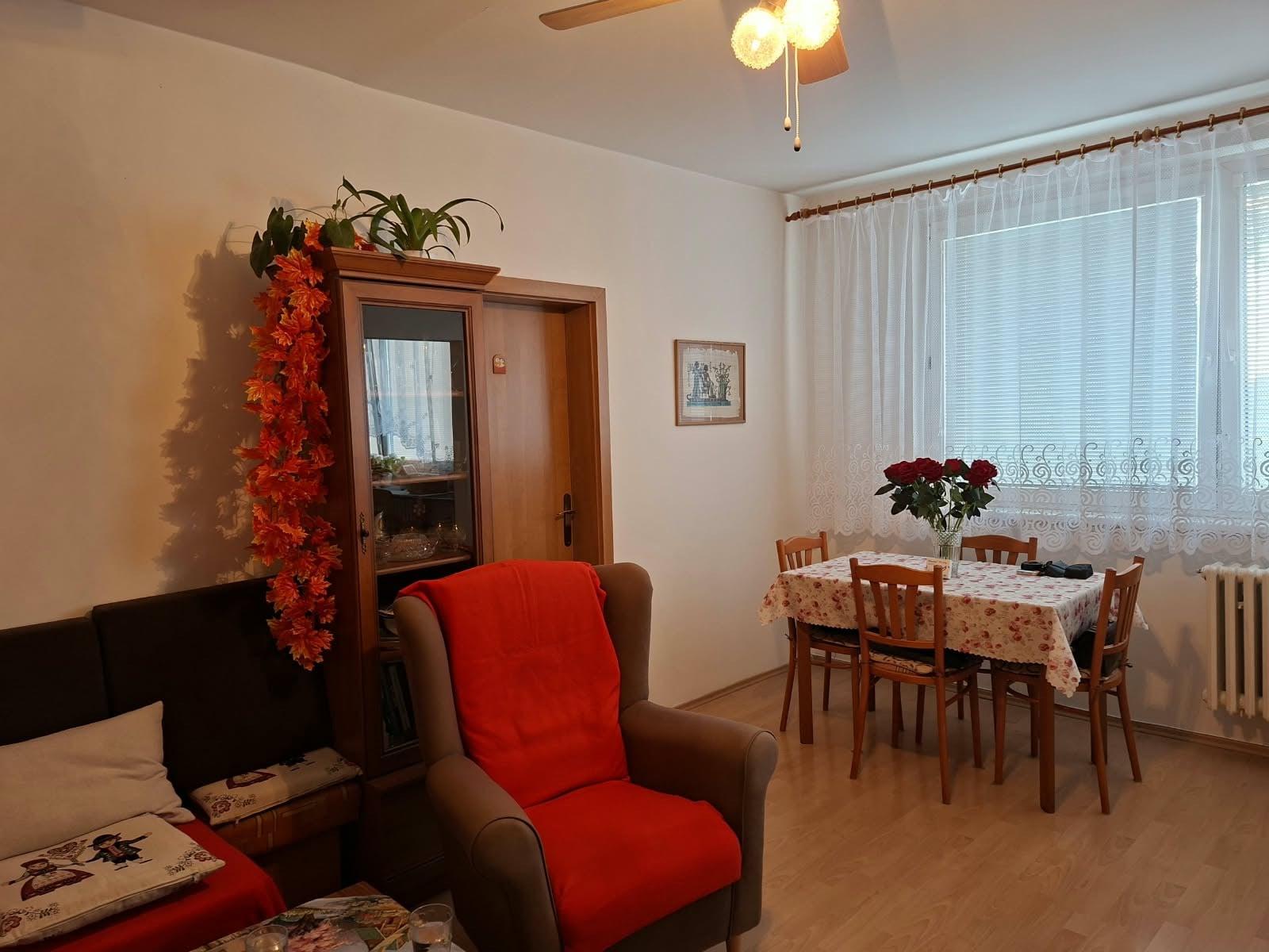 PREDAJ - znížená cena - zrekonštruovaný 2-izbový byt BA II.- Podunajské Biskupice