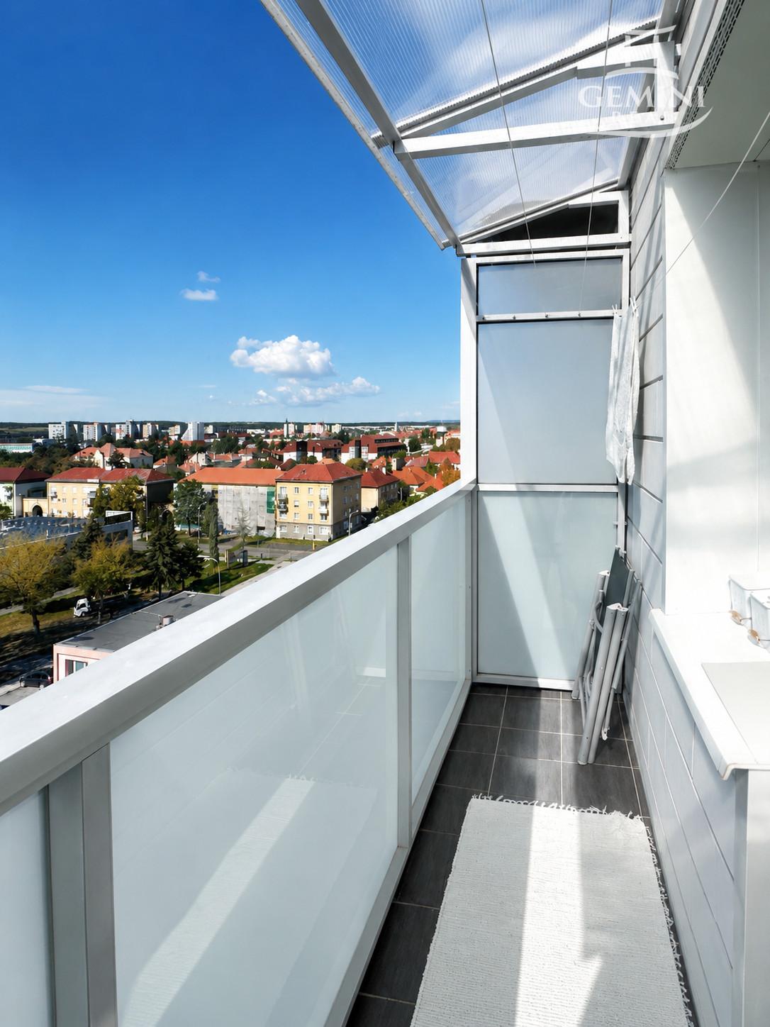 KOMPLETNE ZREKONŠTRUOVANÝ 3-IZBOVÝ BYT S BALKÓNOM | ROŽŇAVSKÁ | 63 m² | RIMAVSKÁ SOBOTA – fotka 2