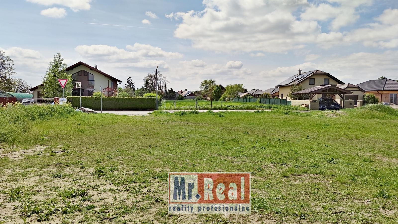 Pozemok v Hrubom Šúri pri Senci 521 m2 so stavebným povolením – fotka 2