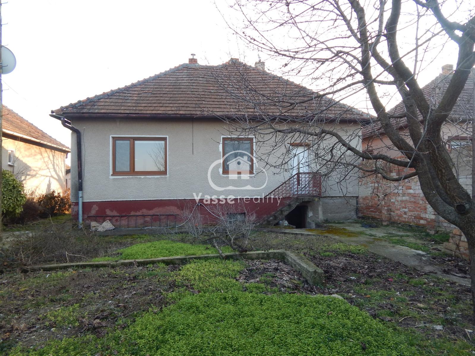 Na predaj 3 izbový rodinný dom v Šuranoch.