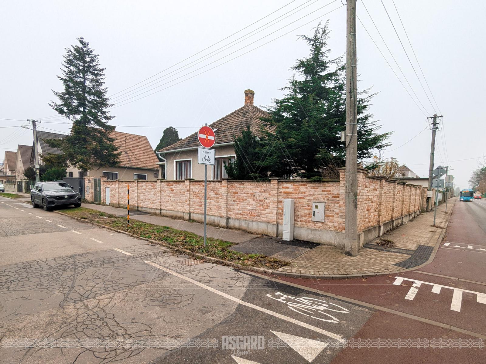 Rožný 755m2 pozemok v Trnave s domom, pivnicou, garážou a dielňou – fotka 2