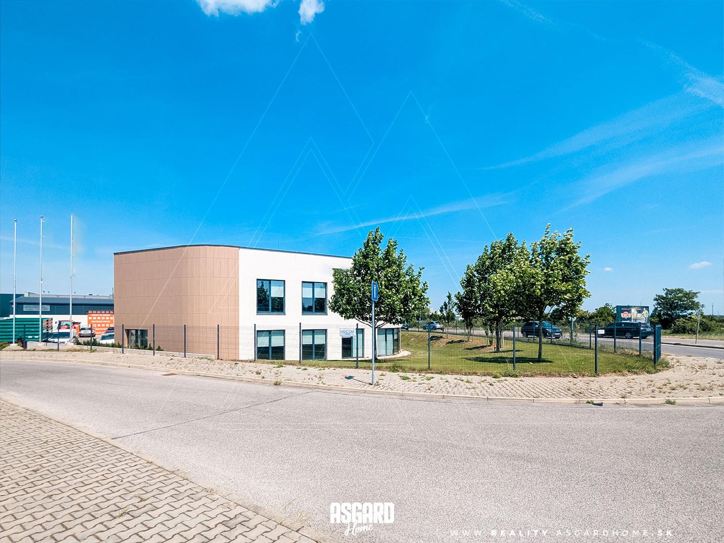 Moderný obchodný areál so skladovými a admin priestormi – fotka 2