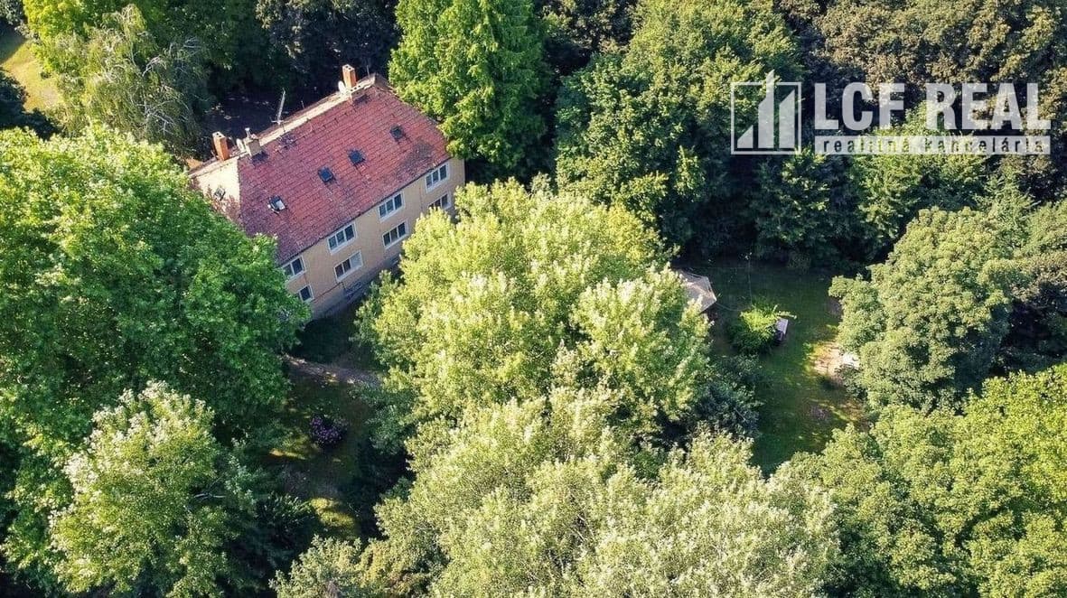 PENZIÓN S BUDOVAMI A VEĽKÝM POZEMKOM, SOMOTOR