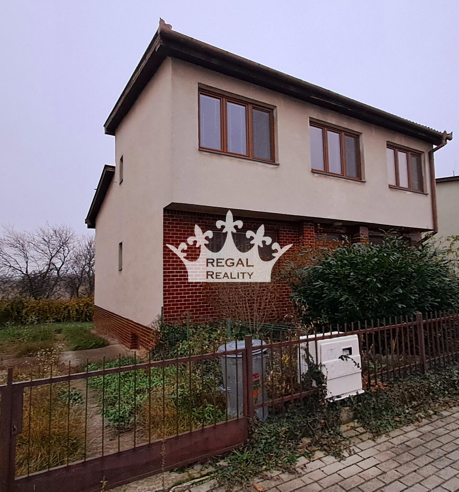 Rodinný dom v radovej zástavbe v Radošine – fotka 2