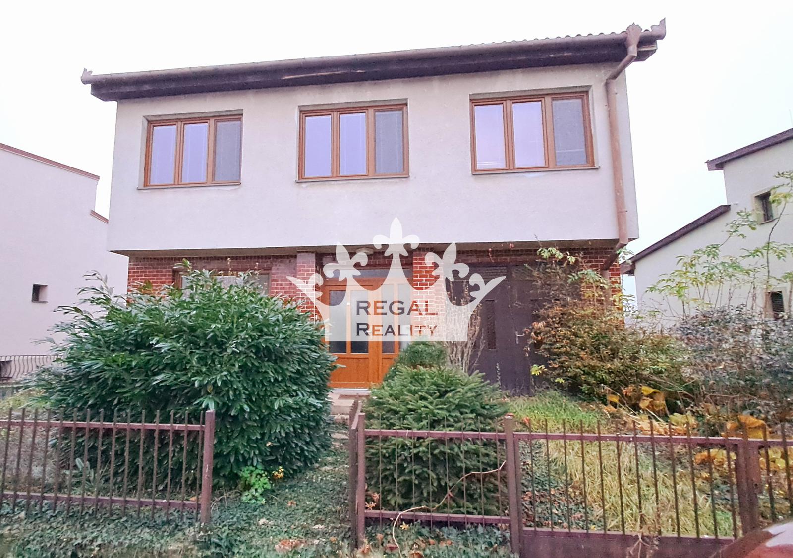 Rodinný dom v radovej zástavbe v Radošine