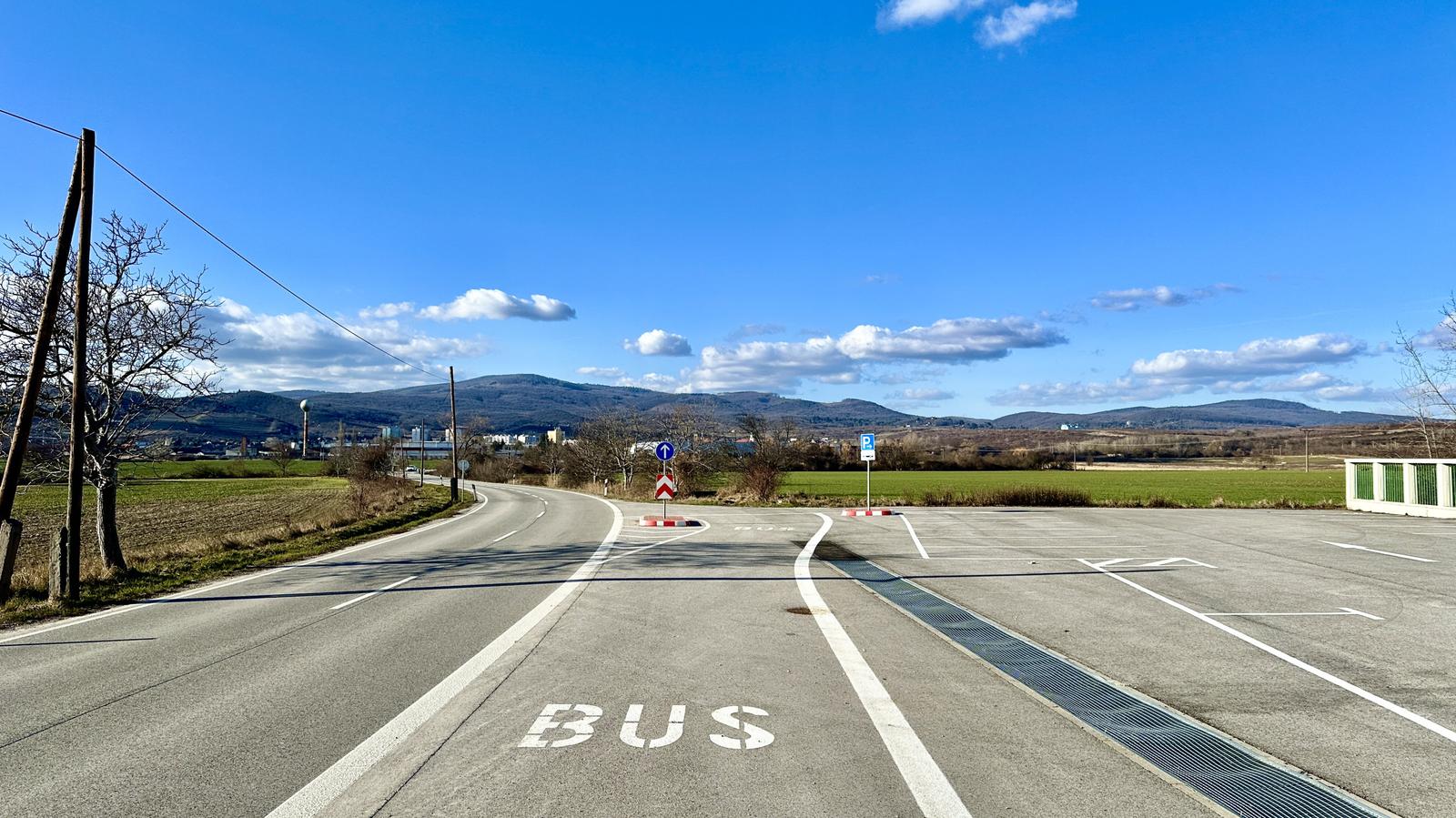 INVESTIČNÝ POZEMOK V MODRE – 2938 m² A V SRDCI MALÝCH KARPÁT