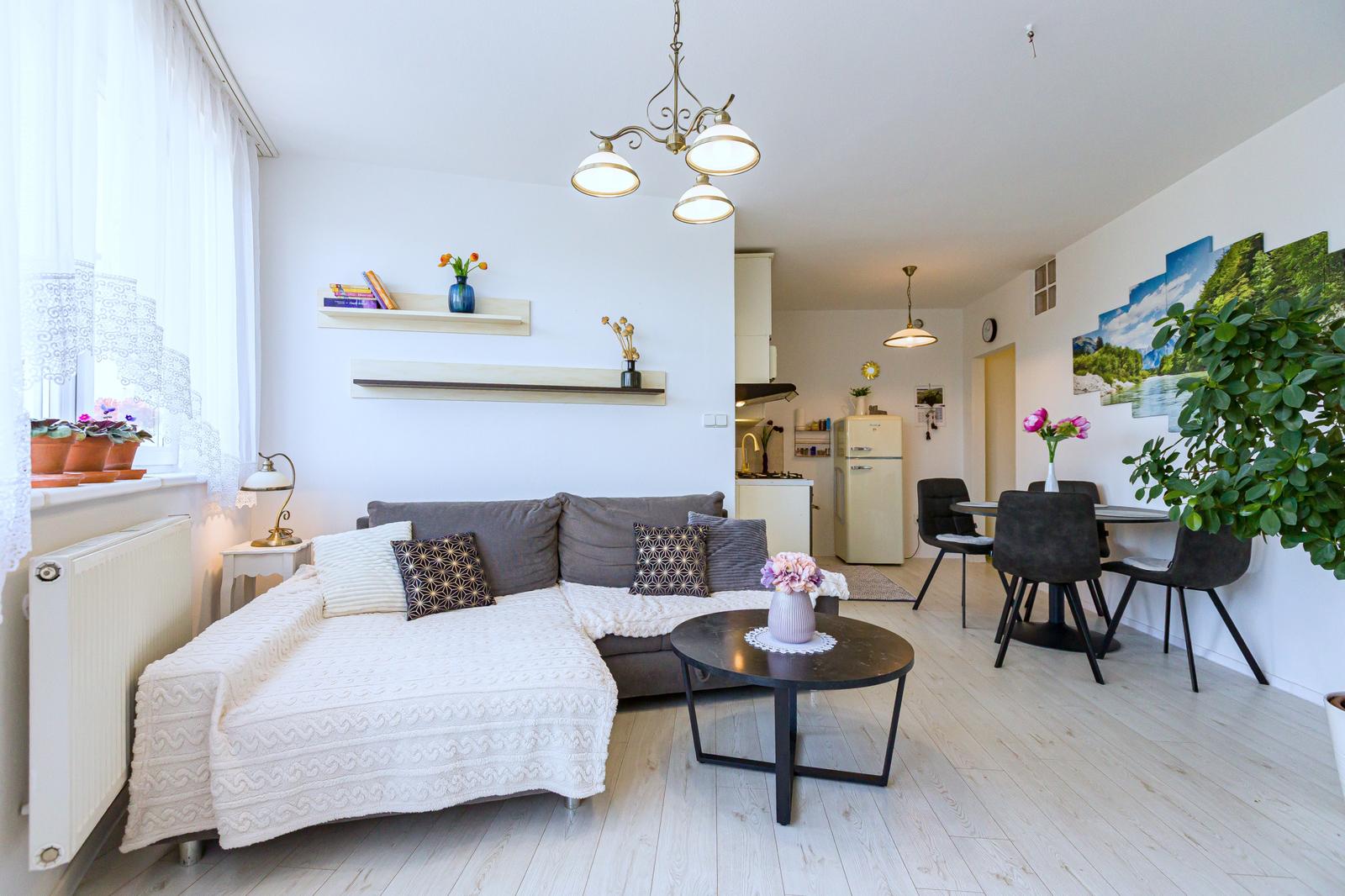 PREDANÉ: MODERNÝ 2-IZBOVÝ BYT S BALKÓNOM A GARÁŽOVÝM STÁTÍM, BIELORUSKÁ, BRATISLAVA – fotka 2
