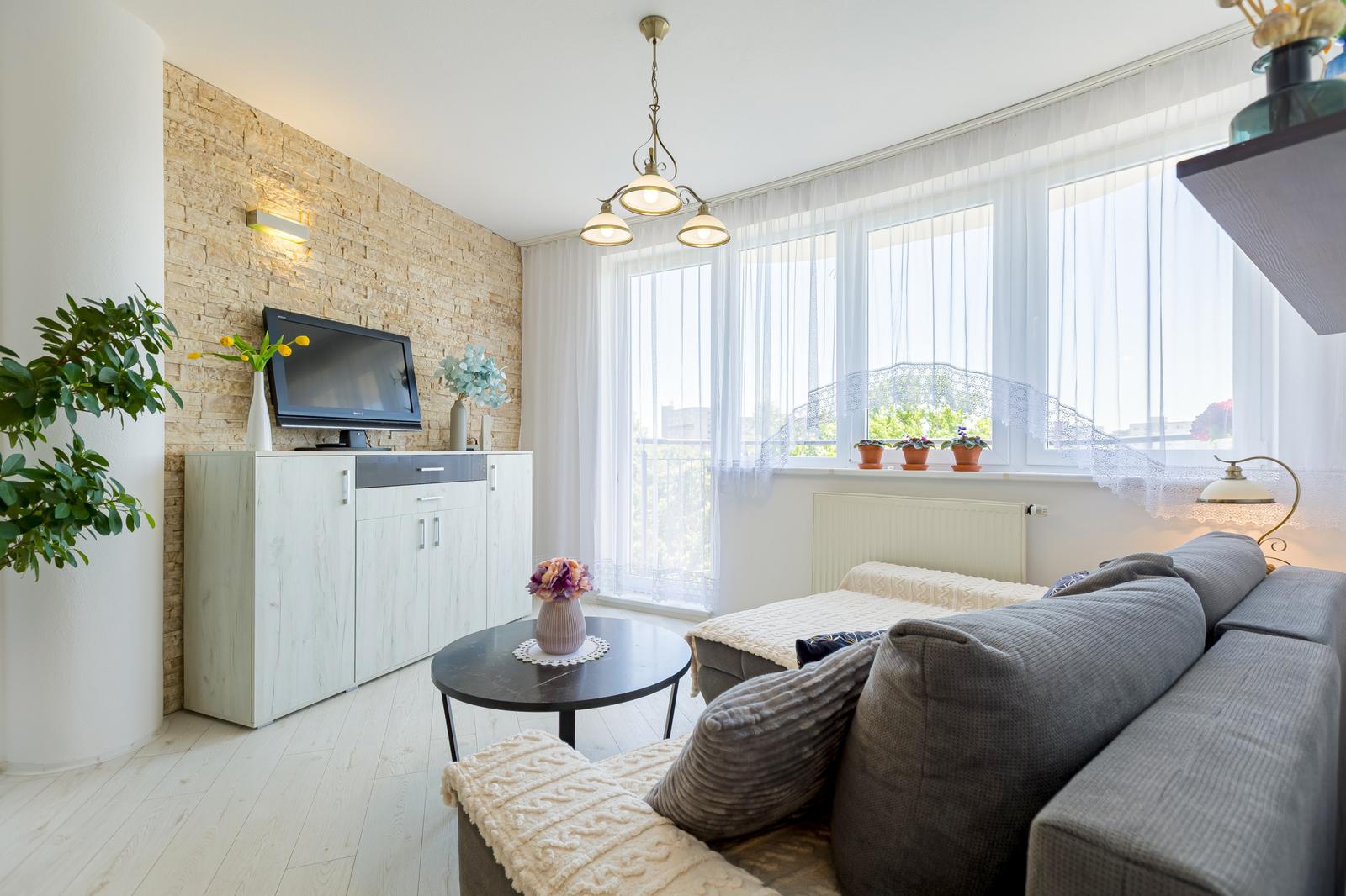 PREDANÉ: MODERNÝ 2-IZBOVÝ BYT S BALKÓNOM A GARÁŽOVÝM STÁTÍM, BIELORUSKÁ, BRATISLAVA