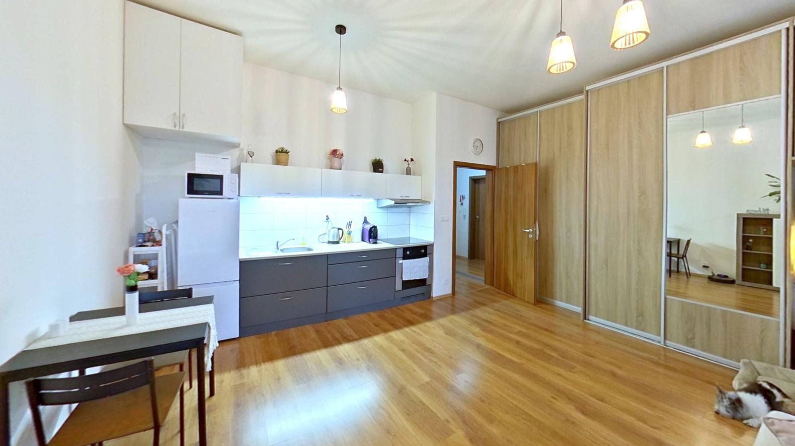 PRENAJATÉ: Moderný klimatizovaný ateliér 40 m2 s balkónom, Vrakuňa, Poľnohospodárska ul. – fotka 2