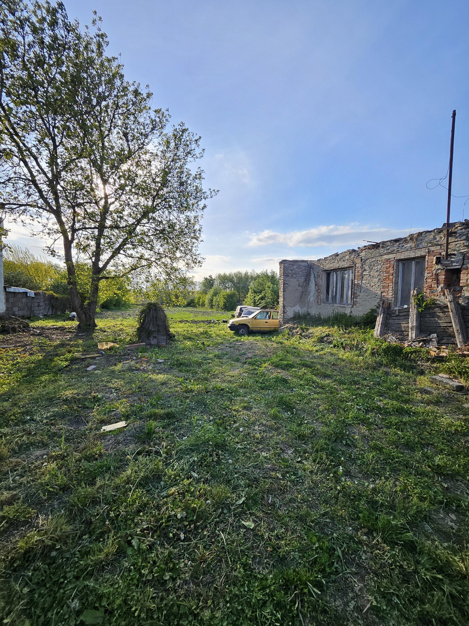 Perfektný pozemok na dom alebo projekt viacerých domov